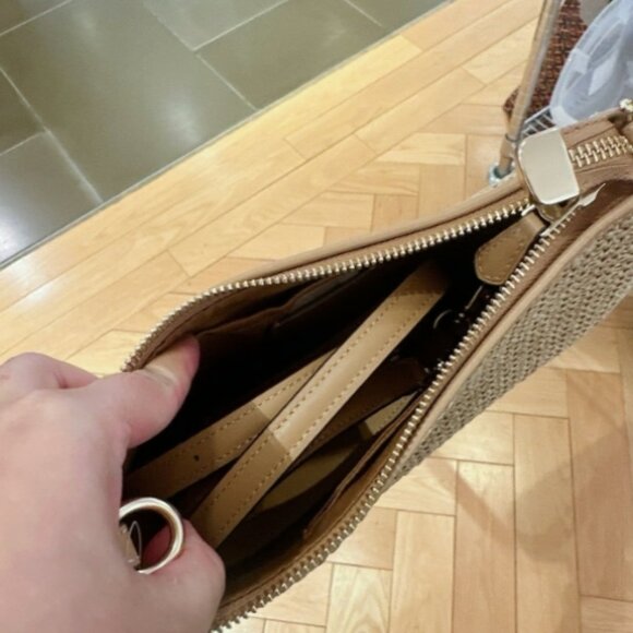 💅💅Coach Teri Shoulder Bag In Latte CR350 💅💅 - Picture 4 of 7